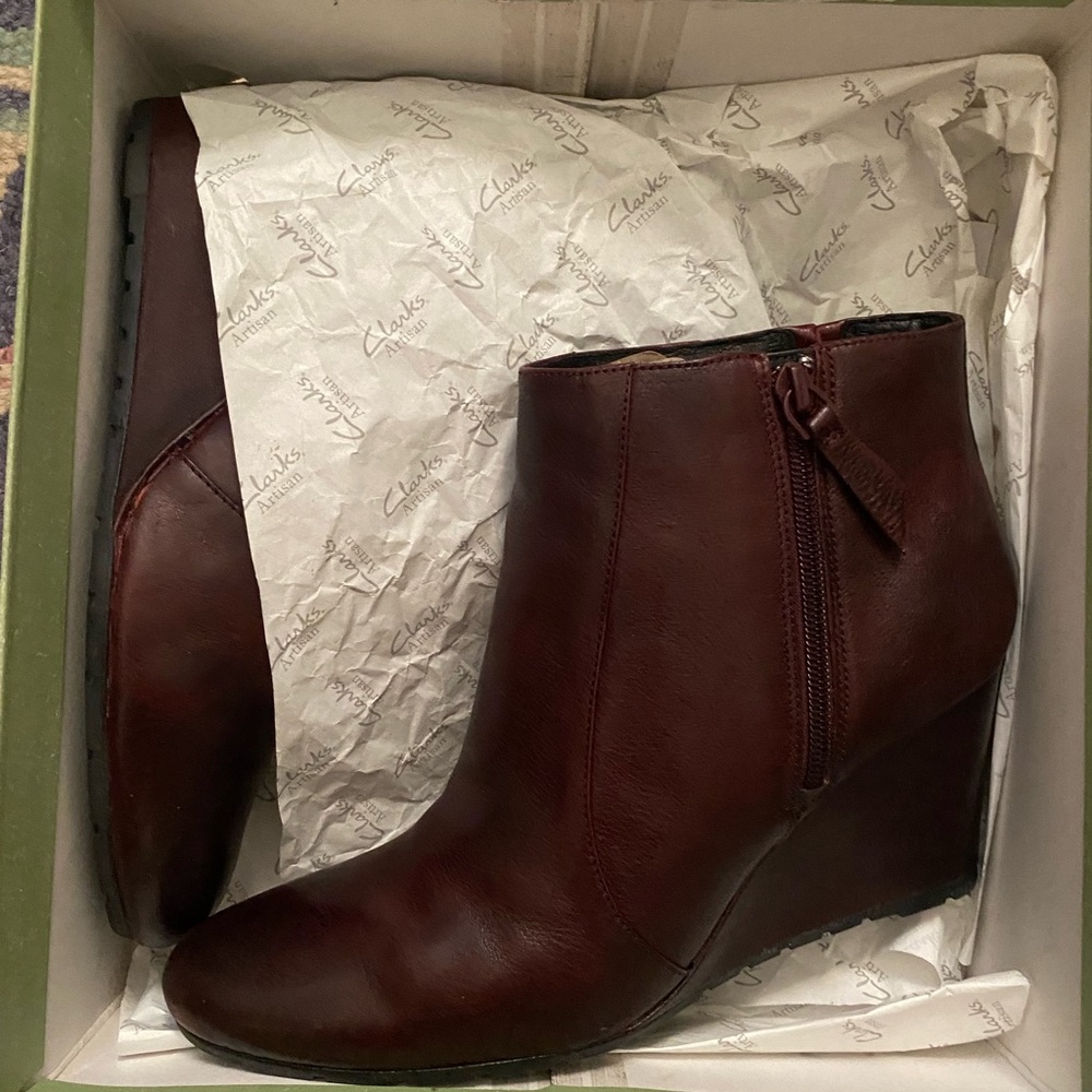 Clarks Rosepoint Booties Burgundy 11M